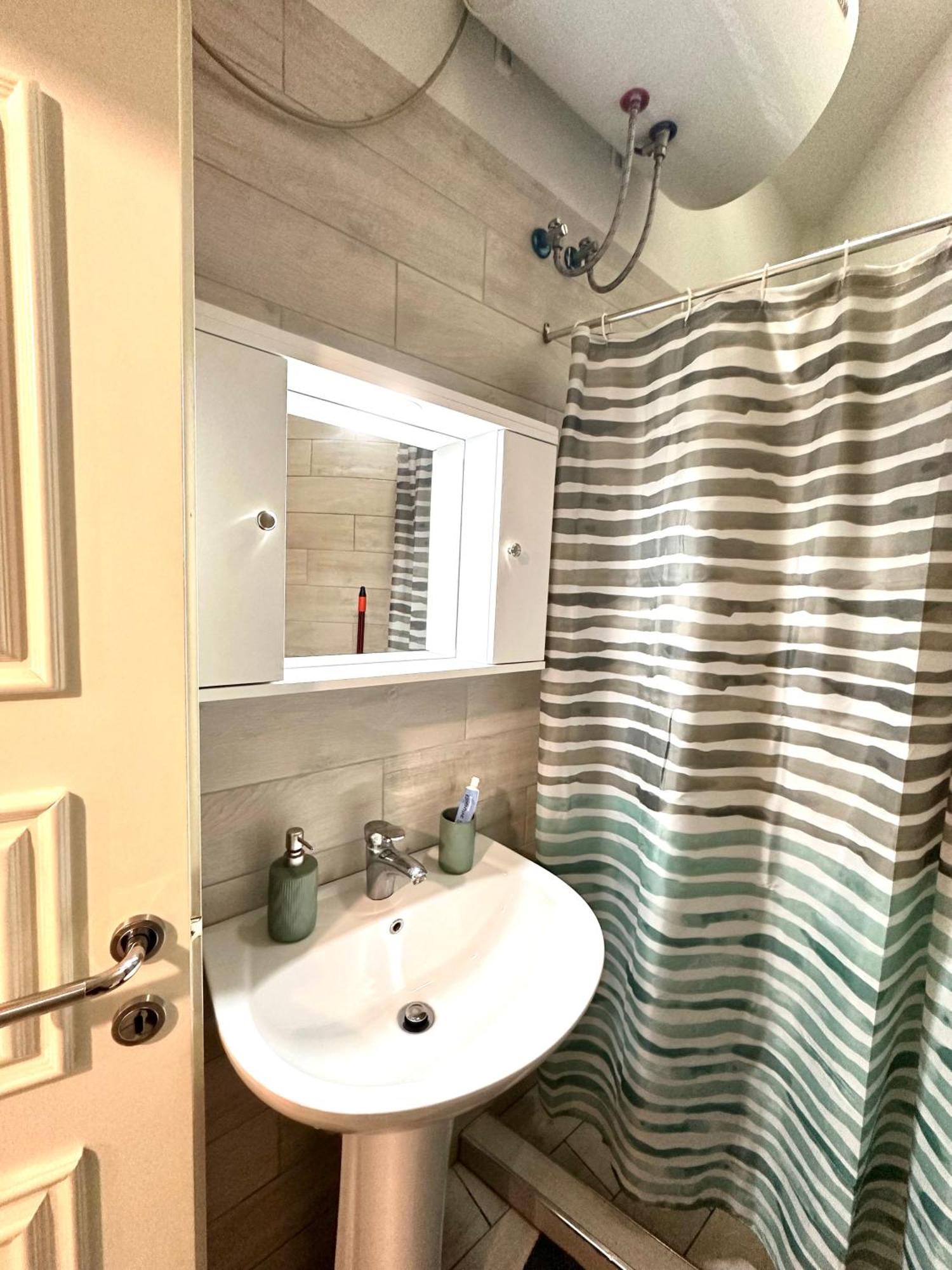 At Bazaar Central Apartment تيرانا المظهر الخارجي الصورة